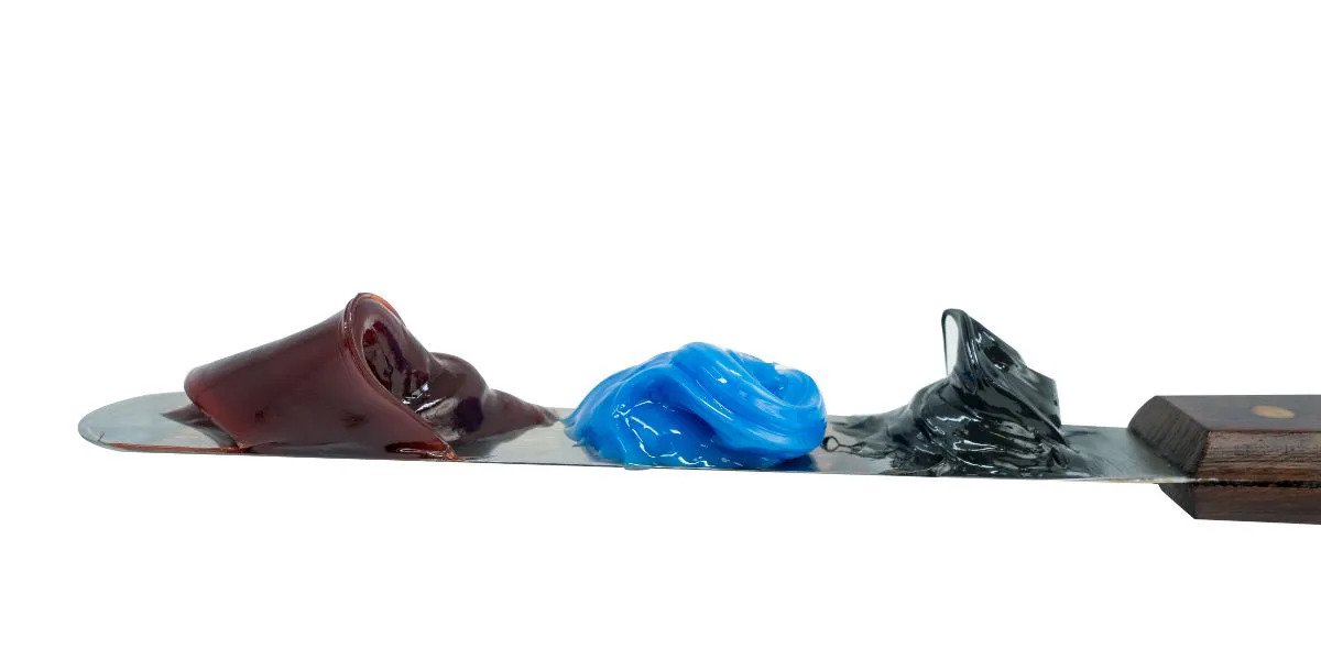 UNDERSTANDING WHAT GREASE COLORS MEAN